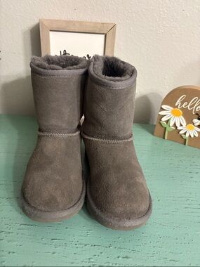 UGG Kids Gray Suede Shearling-Lined Boots